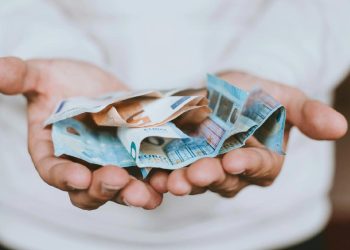 Quand votre porte-monnaie pourrait souffrir chez le médecin : l’État envisage de réduire les remboursements