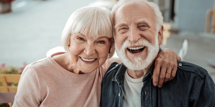 découvrez les meilleures options de complémentaire santé pour seniors. protégez votre santé et accédez à des soins de qualité adaptés à vos besoins. comparez les offres et choisissez la formule idéale pour vivre sereinement votre retraite.