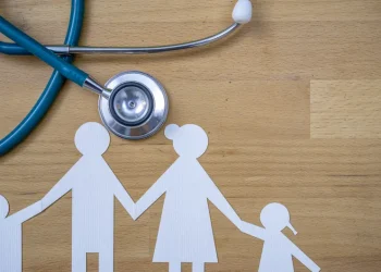 découvrez comment l'augmentation des tarifs des mutuelles affecte le pouvoir d'achat des patients et les solutions possibles pour alléger leur budget santé.