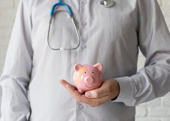 découvrez comment contester efficacement l'augmentation des cotisations de votre mutuelle et protégez vos droits face aux hausses injustifiées.