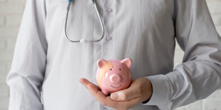 découvrez comment contester efficacement l'augmentation des cotisations de votre mutuelle et protégez vos droits face aux hausses injustifiées.