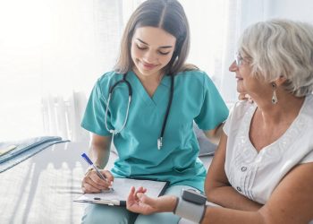 découvrez comment le nouveau décret élargit les compétences des infirmiers, permettant une prise en charge plus autonome et élargie dans le domaine de la santé.