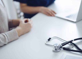 découvrez l'essor des contrats non-responsables en complémentaire santé et comprenez leurs impacts sur vos remboursements et votre couverture santé.