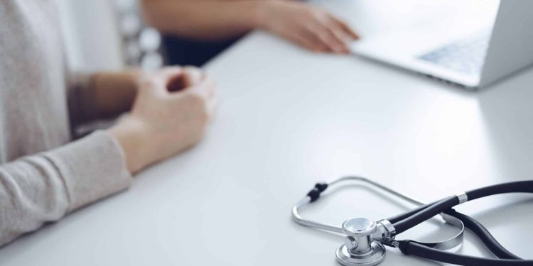 découvrez l'essor des contrats non-responsables en complémentaire santé et comprenez leurs impacts sur vos remboursements et votre couverture santé.