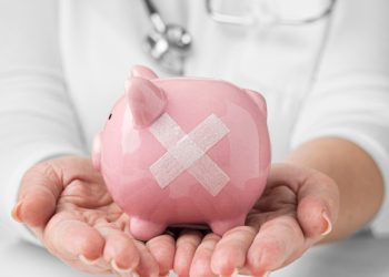 découvrez l'augmentation de 2% des tarifs des mutuelles santé en 2024, avec des variations significatives selon les garanties et les assurés.