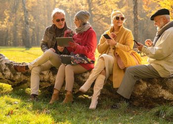 découvrez comment les personnes à revenu élevé consacrent une part plus importante de leurs dépenses à la santé comparé aux pensionnés, révélant des tendances clés en matière de dépenses et de bien-être.