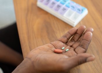 découvrez comment la nouvelle mutuelle reconnecte 1 400 personnes éloignées des soins, facilitant l'accès à la santé et améliorant leur bien-être.