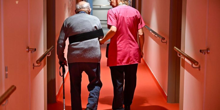 Santé fragilisée : les professionnels des hôpitaux et Ehpad plus vulnérables que le grand public